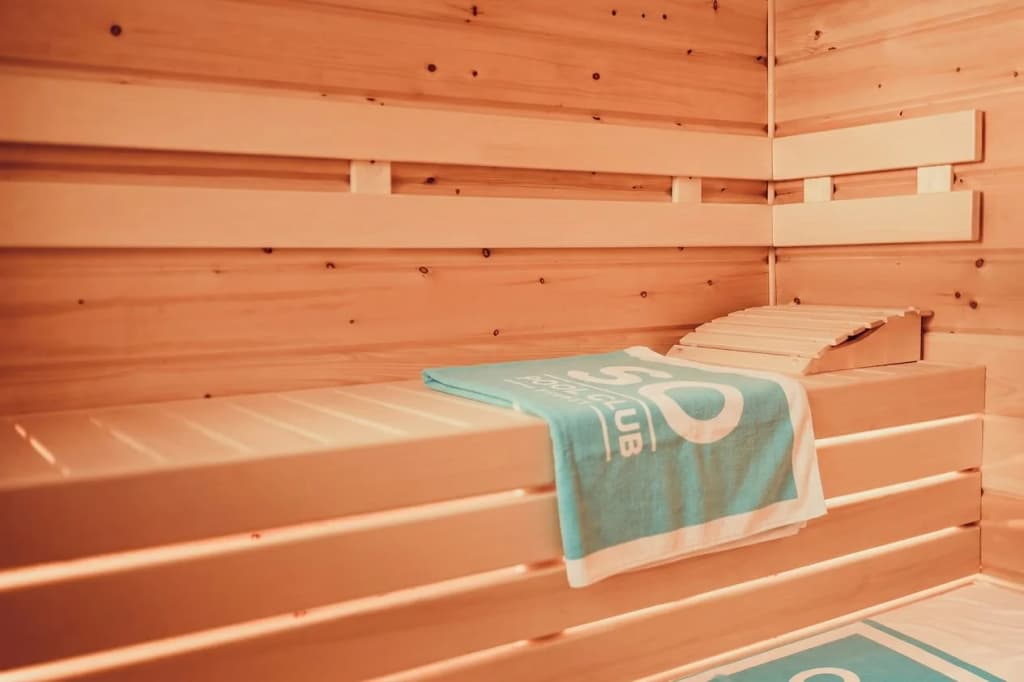 Sauna and Ice Bath Benefits: What the Science Says (and What’s Hype) in 2026